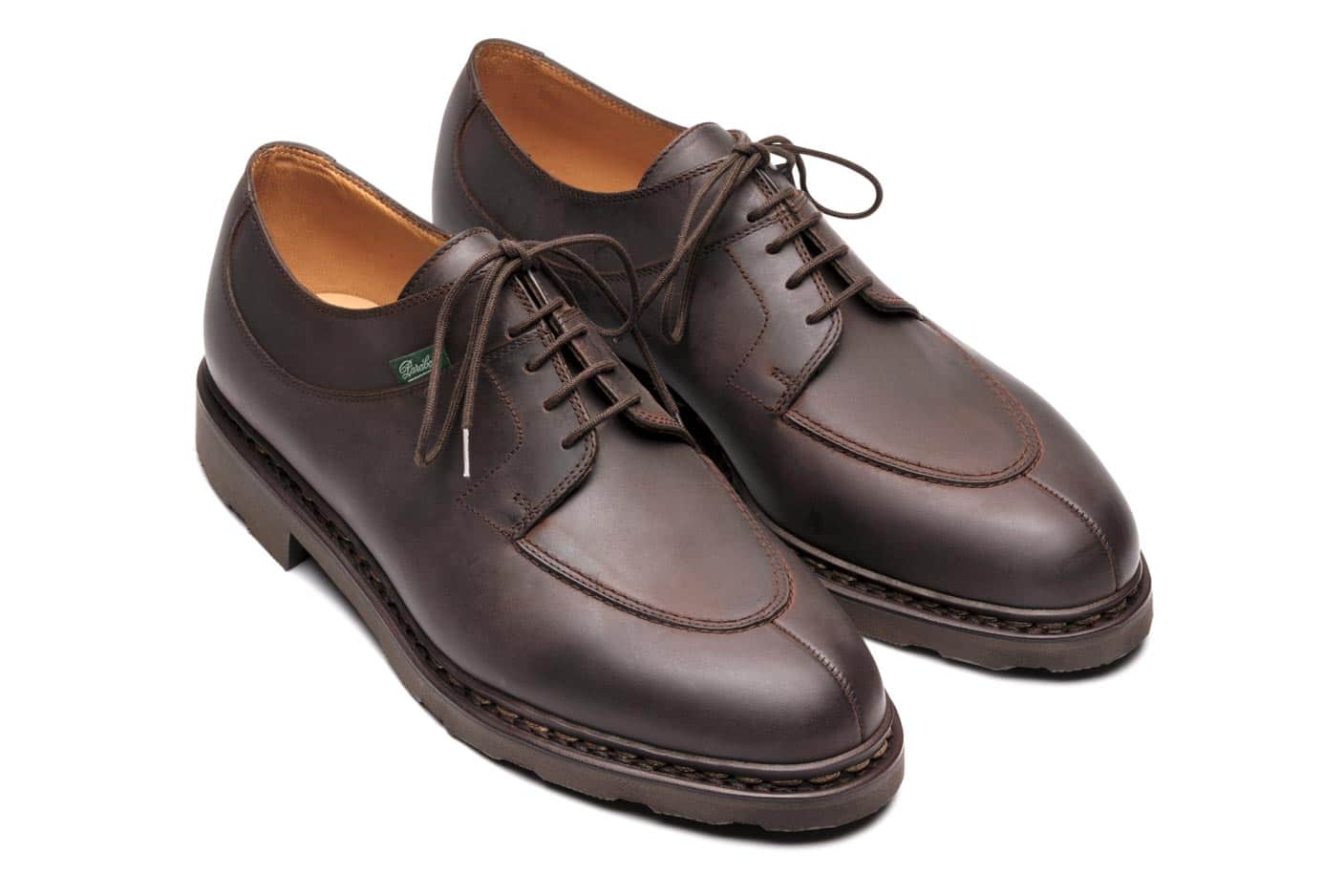 découvrez une entreprise française forte de 80 ans d'expérience, spécialisée dans la fabrication de chaussures 100% made in france, alliant savoir-faire traditionnel et qualité exceptionnelle.