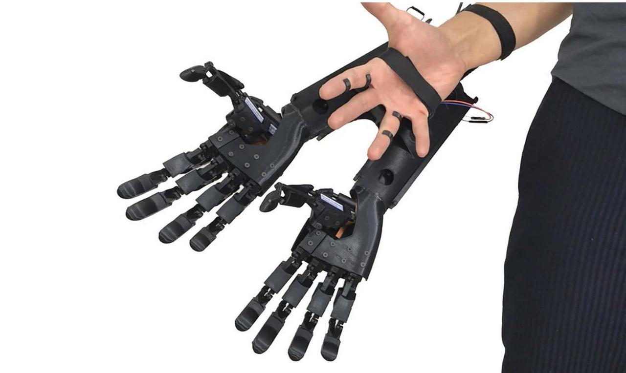 découvrez comment fujitsu révolutionne la collaboration entre humains et robots grâce à ses innovations technologiques avancées.