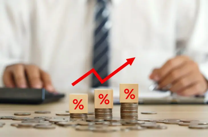 découvrez comment la pénurie de composants liés à l'intelligence artificielle influence les prix des produits électroniques et les perspectives du marché.