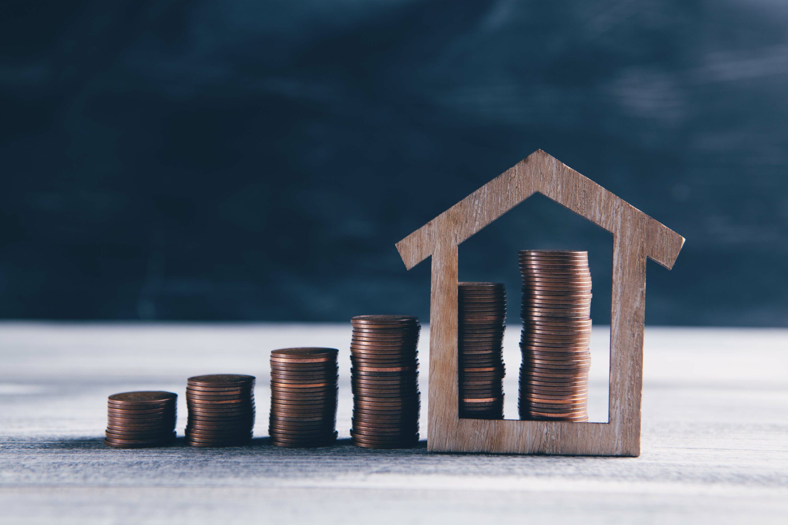 découvrez comment investir dans le neuf vous permet d'anticiper et d'éviter la hausse des prix immobiliers tout en bénéficiant de nombreux avantages fiscaux.