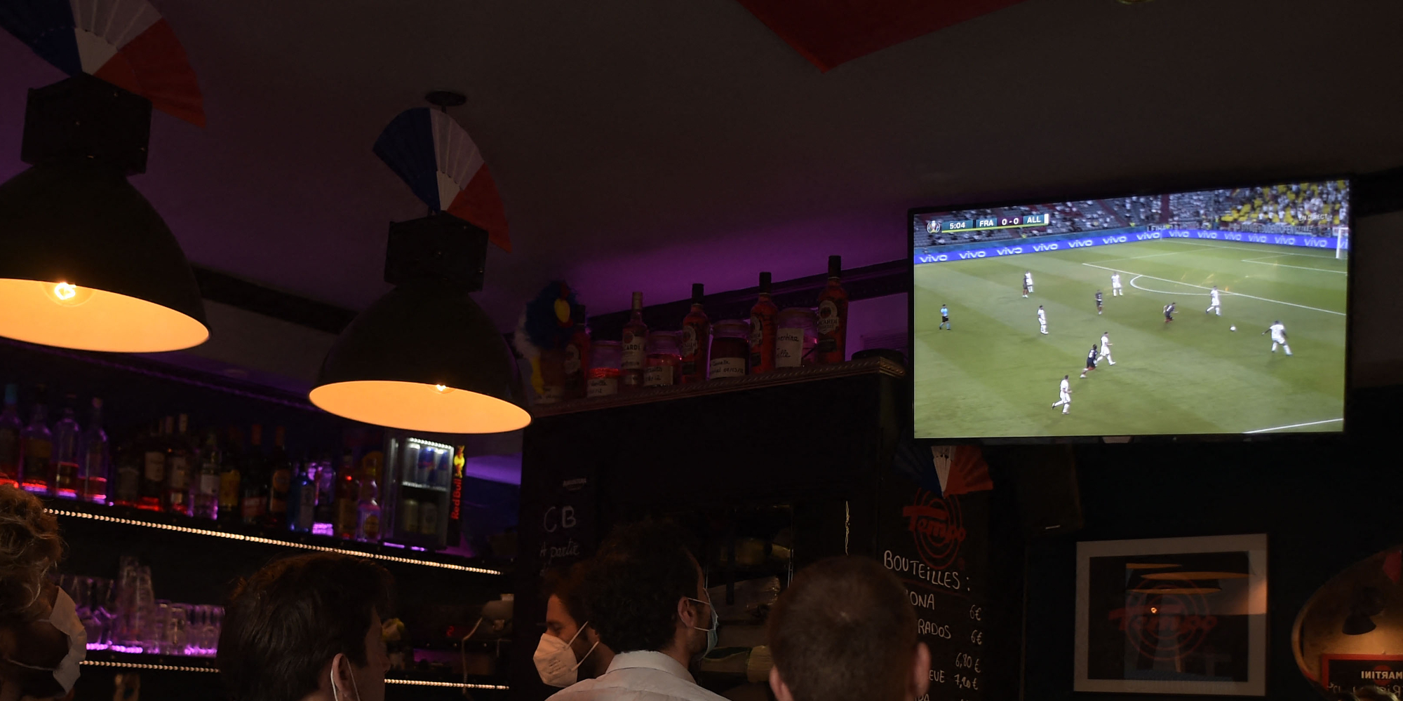 découvrez l'impact des jeux en ligne sur les jeunes des quartiers populaires, leurs usages, enjeux sociaux et opportunités de développement.