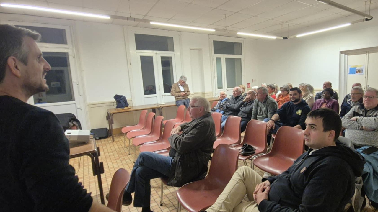 découvrez les enjeux d'accessibilité, de finances et de mobilité à l'isle-jourdain à travers un débat approfondi impliquant habitants et experts.