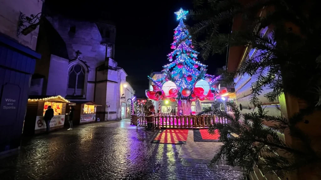 découvrez les 5 cadeaux voyage incontournables pour noël 2025, idéals pour surprendre vos proches amateurs d'aventure et d'évasion.