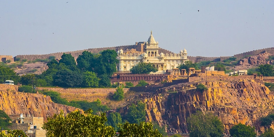 découvrez les trajets en train de luxe en inde pour 2026 et vivez une expérience de voyage unique alliant confort, élégance et paysages spectaculaires.