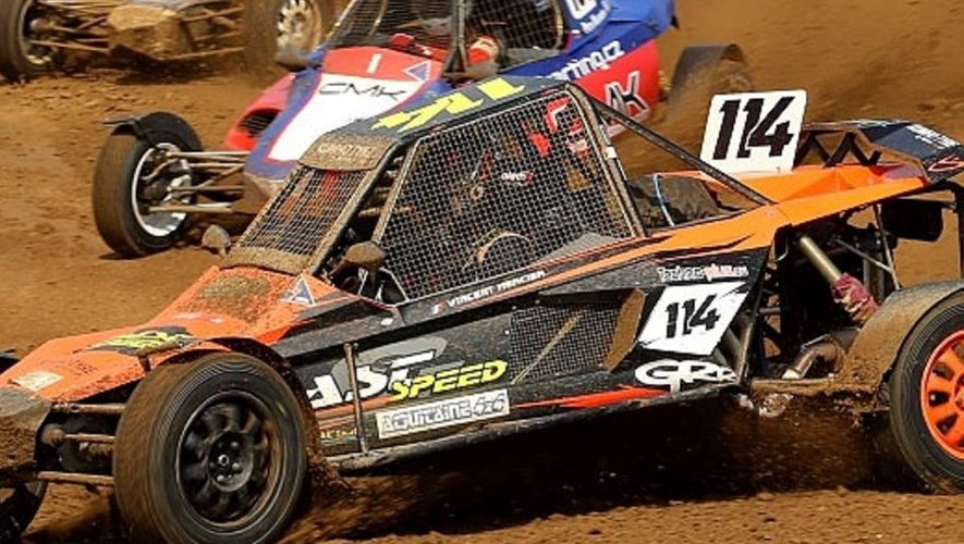 découvrez le triomphe des pilotes locaux dans l'univers passionnant des sports mécaniques, où talent et passion se rencontrent pour des victoires mémorables.