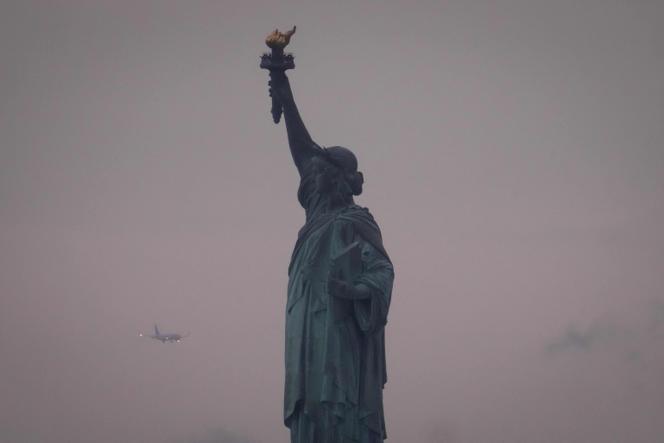 découvrez comment voyager aux états-unis impacte la vie privée, avec les nouvelles règles et contrôles renforcés à la frontière.