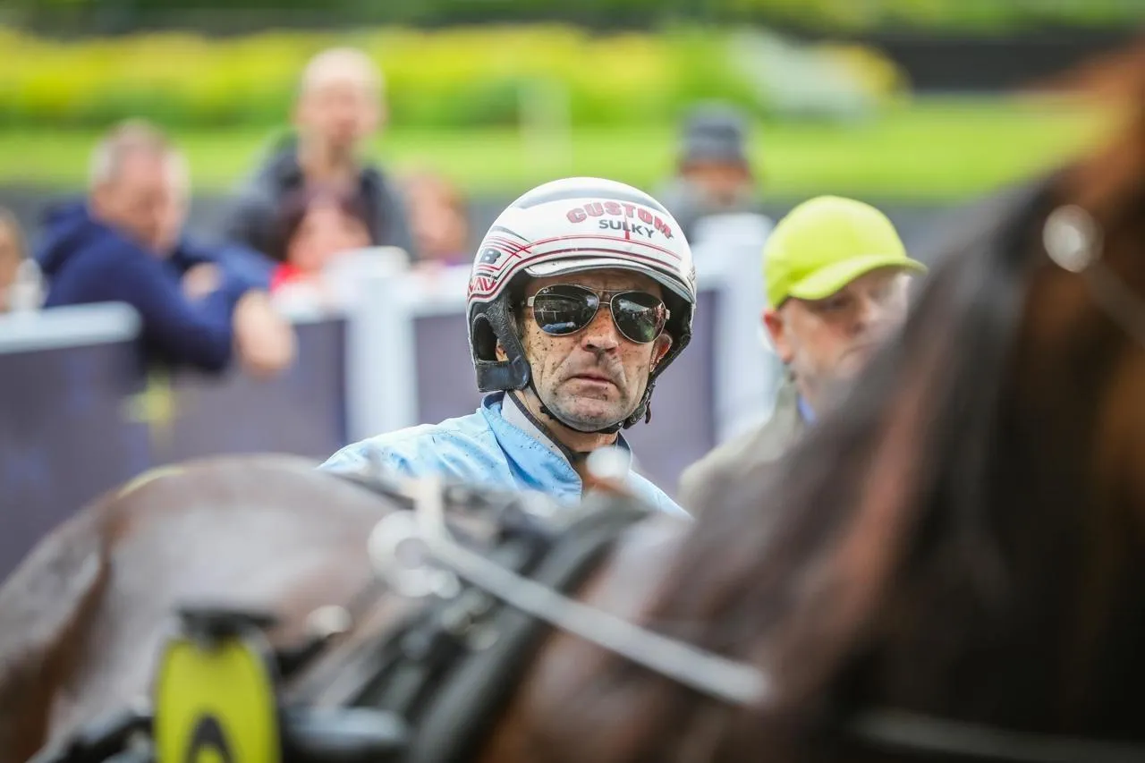 jean-michel bazire hospitalisé suite à une chute lors d'une séance d'entraînement, découvrez les détails de son état de santé et les dernières informations.