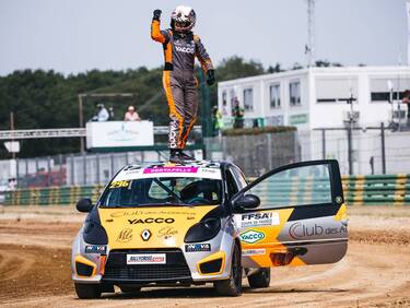 loeb vise la victoire au dakar pour célébrer 10 ans de passion automobile, alliant expérience et détermination sur les pistes les plus exigeantes.