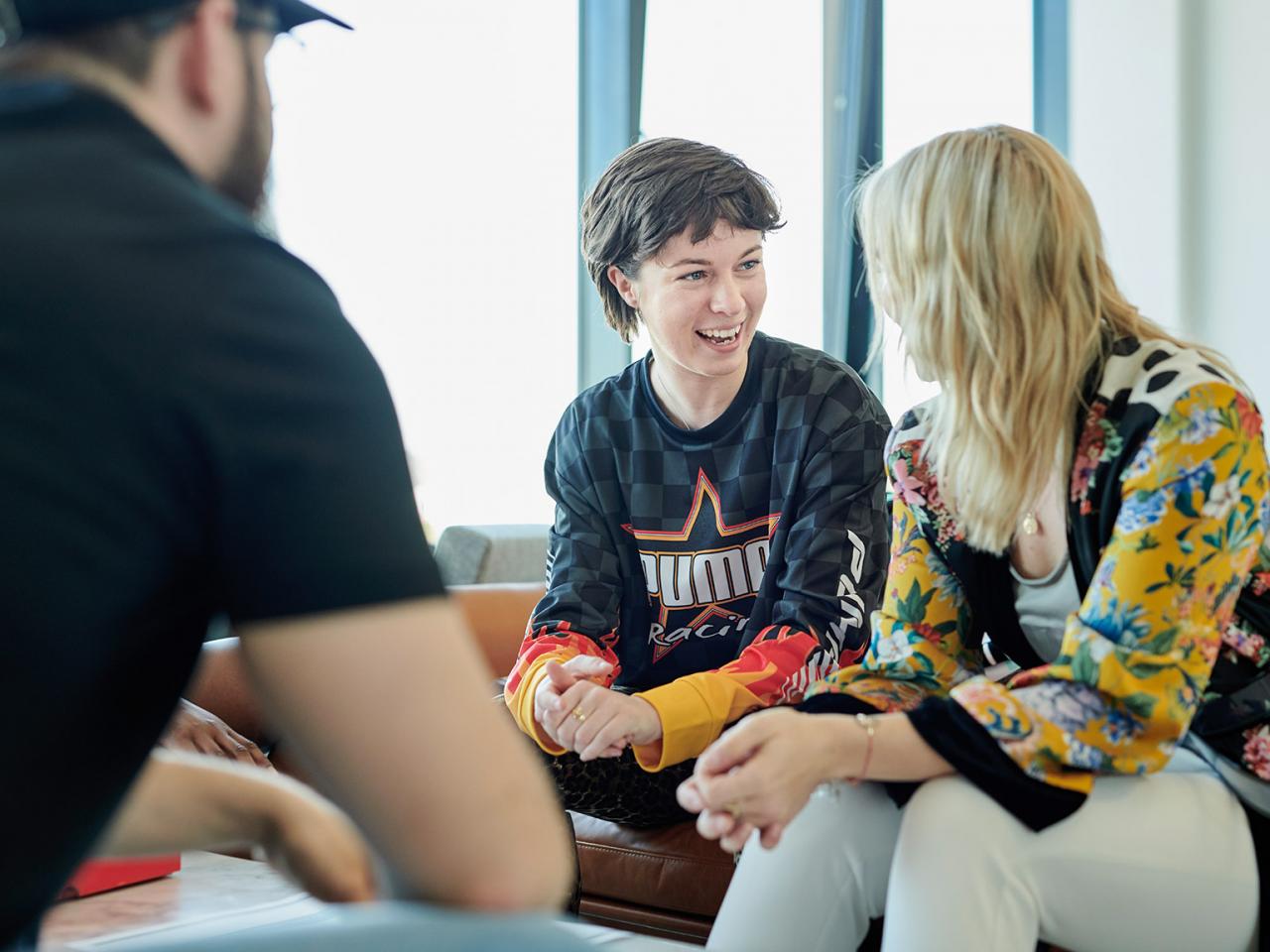 puma annonce la nomination de nadia kokni en tant que vice-présidente marketing mondial, renforçant ainsi sa stratégie internationale avec une expertise accrue.