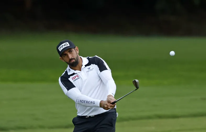 liv golf annonce une réduction de son bonus de fin de saison, impactant les primes des joueurs et les enjeux financiers du tournoi.