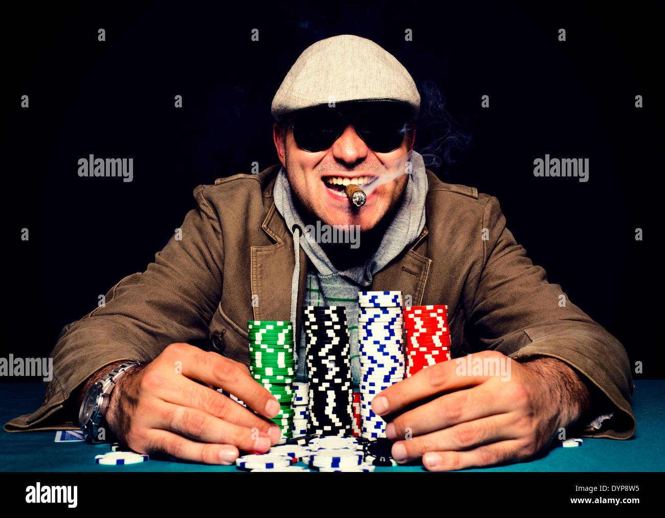 découvrez la signification de 'poker face' et comment ce terme est utilisé pour décrire une expression faciale impassible, essentielle dans le jeu de poker et au-delà.