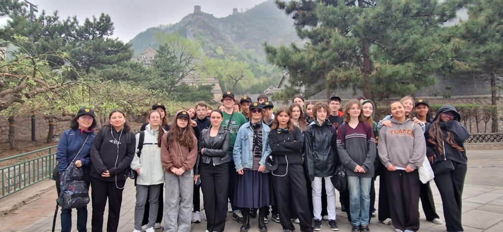 à voiron, la nat' accueille des lycéens chinois pour des échanges culturels enrichissants et prépare des voyages éducatifs visant à favoriser la découverte et l'ouverture internationale.