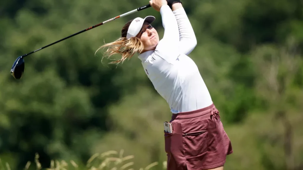 découvrez comment la ligue de golf relève le défi d'attirer les jeunes golfeurs et dynamiser la pratique du golf chez les nouvelles générations.